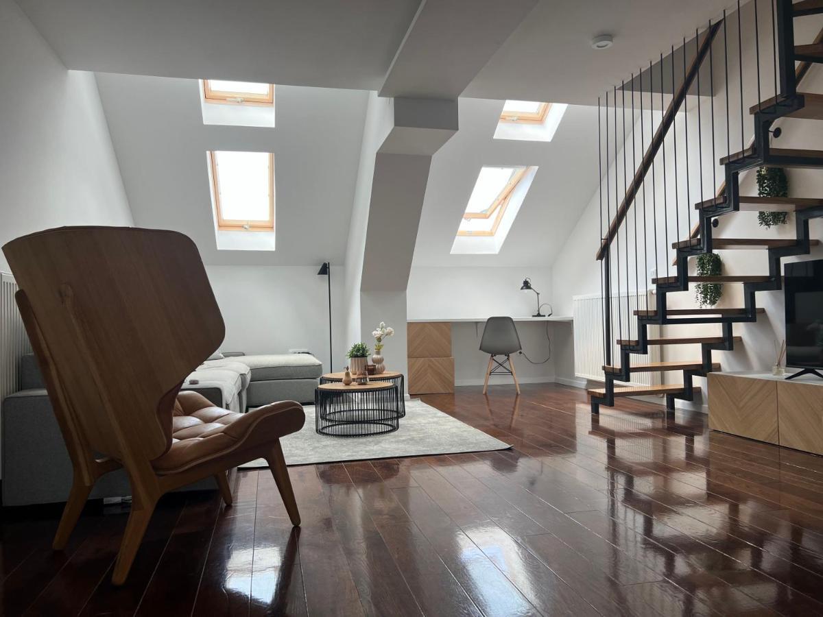 Cozy Loft In Center